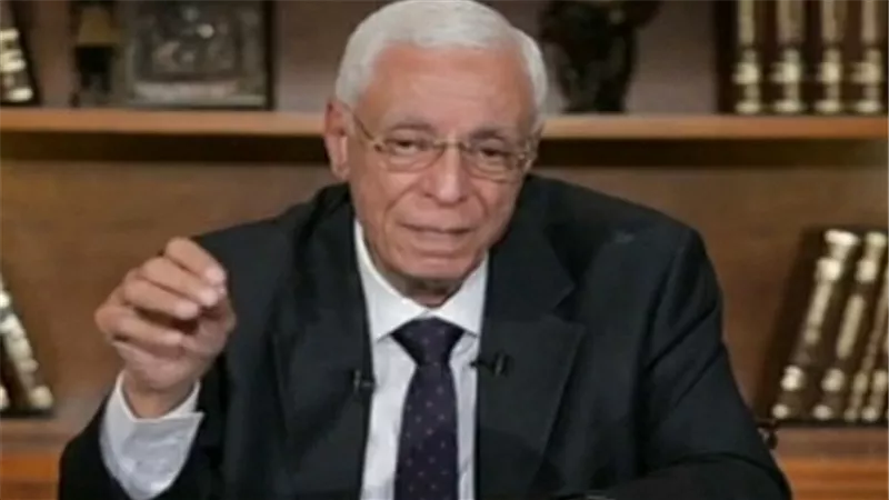 حسام موافي يحدد الفائدة الوحيدة للتدخين