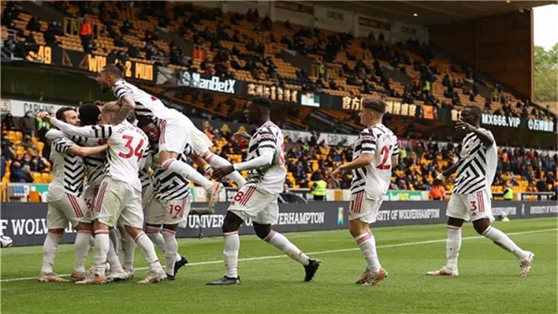  مانشستر ينهي الدوري الإنجليزي بفوز 2-1 على ولفرهامبتون