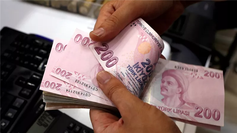 الليرة التركية تبلغ قاعا جديدا عند 8.6 للدولار‎