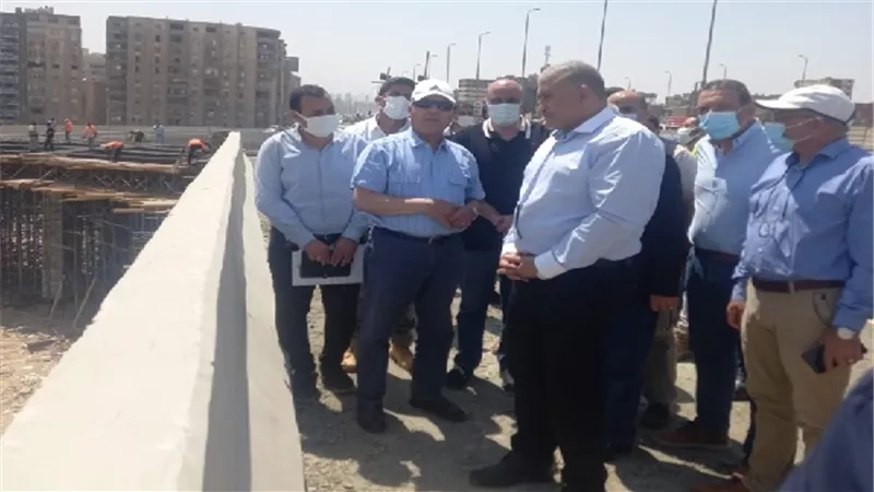 وزير النقل يتفقد الأعمال الجارية بمشروع توسعة الطريق الدائري بنطاق حي البساتين 