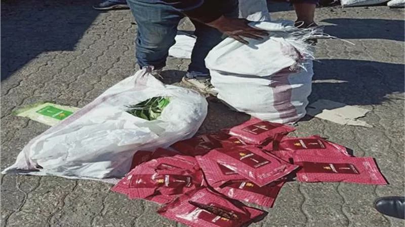 جمارك الصادر بالدخيلة تضبط محاولة تهريب كمية من الدخان المعسل