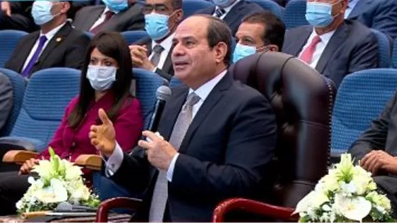 الرئيس السيسي للمستثمرين: مش هغلبك معايا