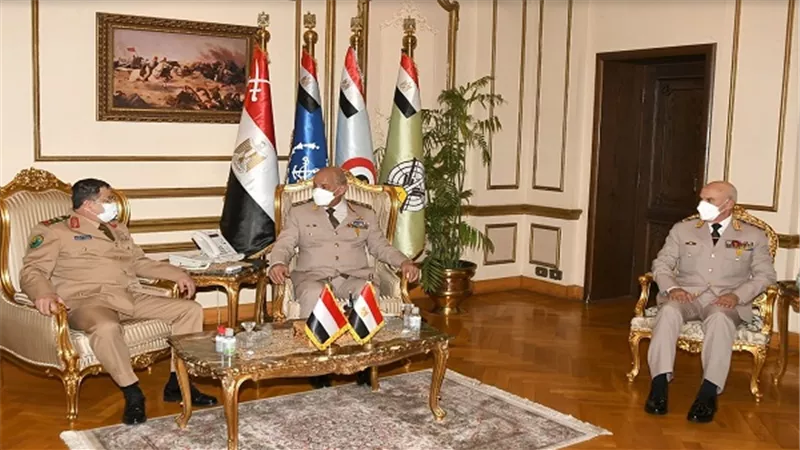 وزير الدفاع يلتقى نظيره اليمنى خلال زيارته الرسمية لمصر