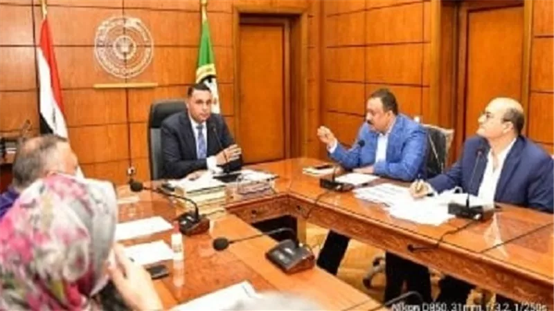 محافظ الدقهلية يوجه بمنع أى مسئول من غلق تليفونه لسرعة التواصل معه