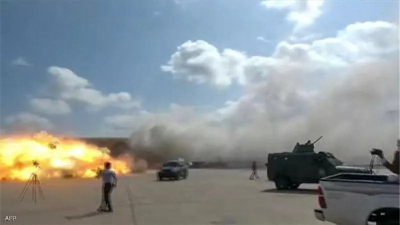 انفجار عنيف يستهدف البوابة الخارجية لفندق مطار عدن الدولى باليمن