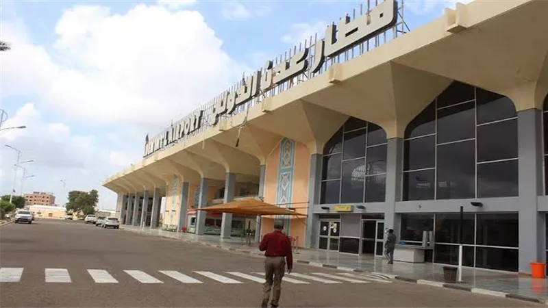 بعد تفجير أسفر عن 12 قتيل.. قرار هام حول مطار عدن 