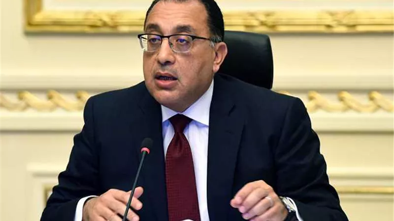 مدبولي يبحث مع رئيسى الرقابة المالية والبورصة تطورات سوق الأوراق