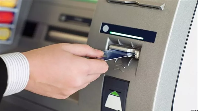 البنك المركزى يمد العمل بإعفاء رسوم السحب والتحويلات المالية حتى 30 يونيو