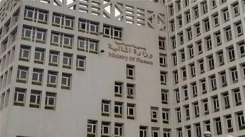 المالية: تسليم سيارات مبادرة الإحلال مزودة بأسطوانات الغاز