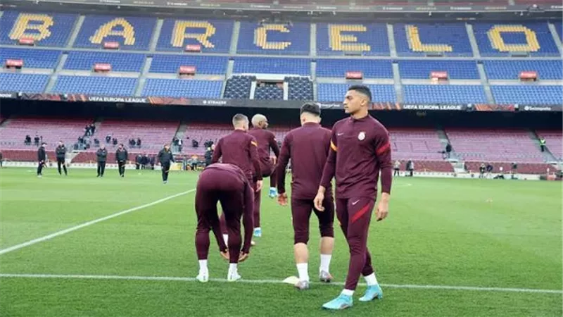 مصطفى محمد يواجه برشلونة.. ورسالة من تشافي عن اللاعب