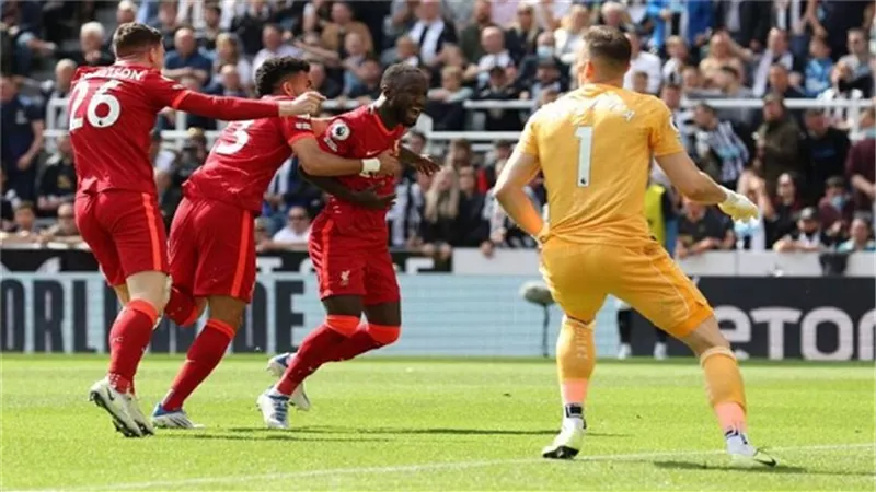  في صراع الأمتار الأخيرة.. ليفربول يتصدر الدوري الإنجليزي مؤقتا