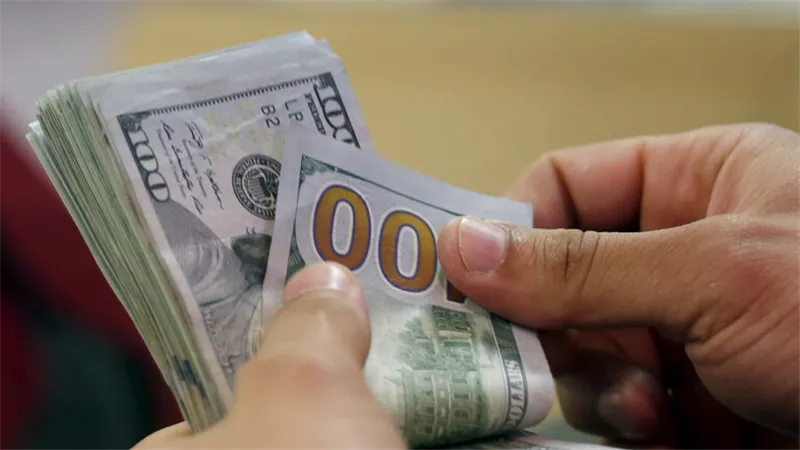 أول ارتفاع للدولار أمام الجنيه بعد رفع سعر الفائدة