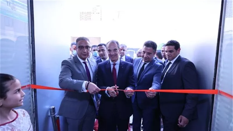 وزير الاتصالات يفتتح مكتب بريد 