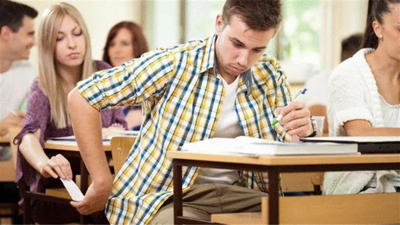 التعليم تضبط محاولات غش بامتحانى الفيزياء والتاريخ للثانوية العامة