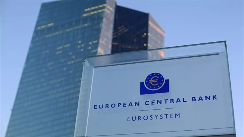 المركزي الأوروبي يقرر رفع سعر الفائدة إلى 0.5%