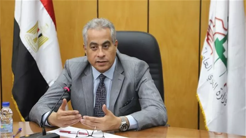وزير القوى العاملة يتابع ملف 