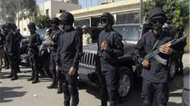 امن المنافذ: ضبط  168 حكم قضائى  فى مجال مكافحة جرائم 