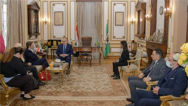تبادل رؤى حول قضايا المخدرات والجريمة بين جامعة القاهرة والأمم المتحدة