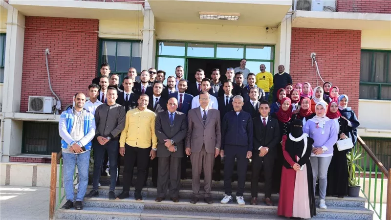 جامعة سوهاج تشارك بوفد طلابي فى فعاليات ندوة وحدة تكافؤ الفرص بالمحافظة 