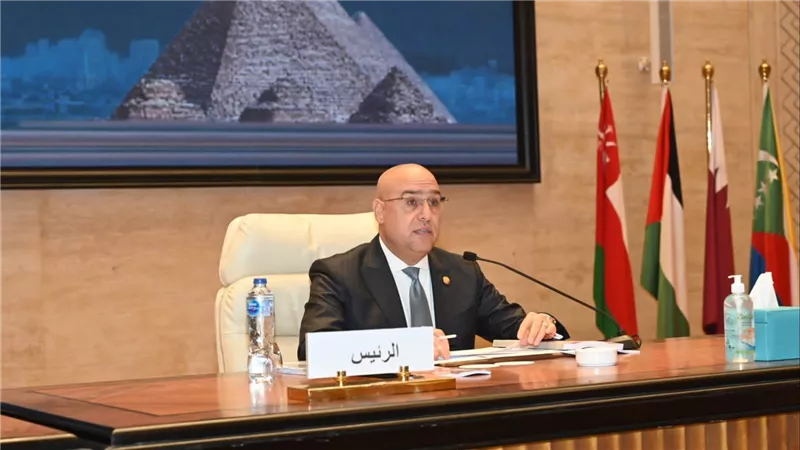 وزير الإسكان يتسلم رئاسة الدورة الـ 39 لمجلس وزراء الإسكان والتعمير العرب 