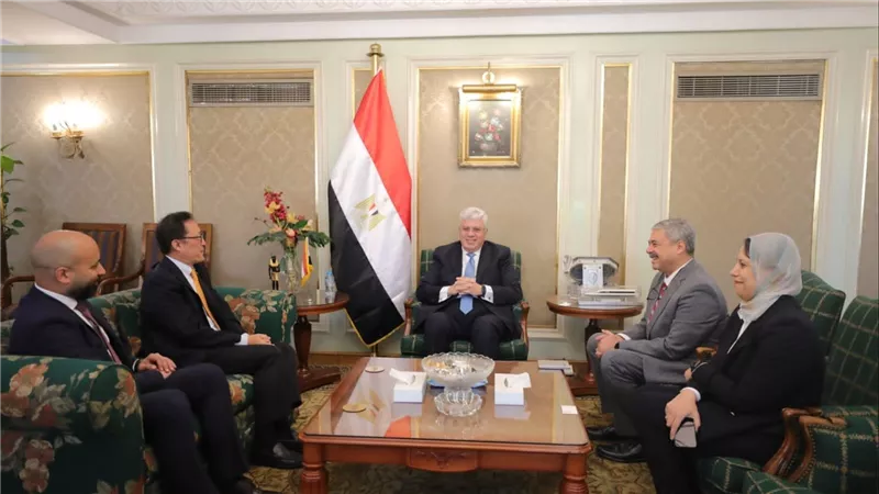 وزير التعليم العالى والبحث العلمى يلتقي رئيس مؤسسة السيفير العالمية 