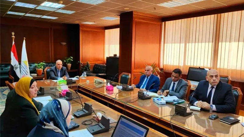 سويلم يتابع موقف مشروعات المياه ضمن المنصة الوطنية للمشروعات الخضراء 