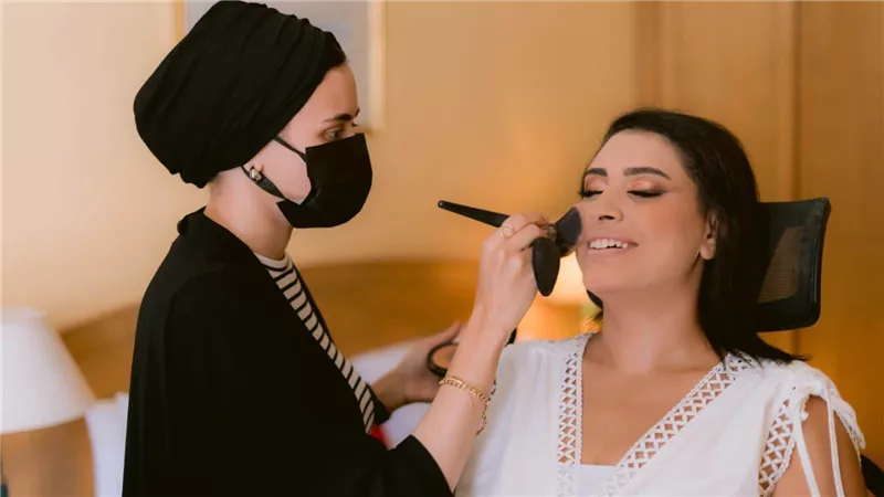 خبيرة تجميل توضح موضة ألوان المكياج هذا الشتاء  