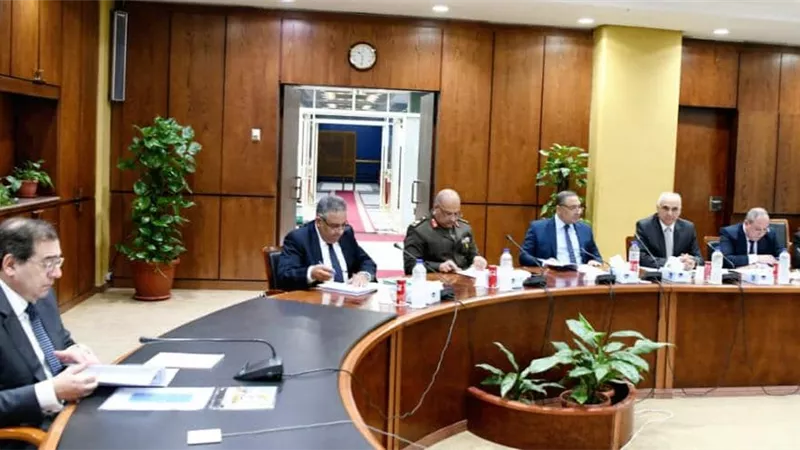 تفاصيل اجتماع وزير البترول عن المشروعات الاستثمارية للمثلث الذهبى