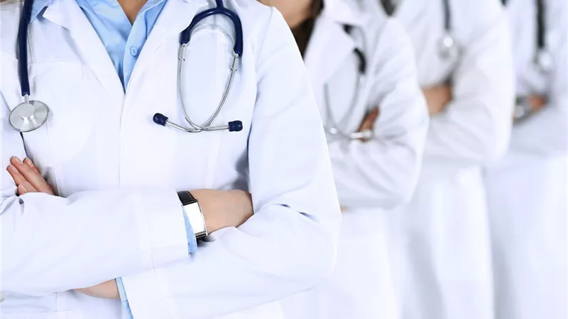 برواتب تصل ل 2450 دينار كويتي..فرص عمل لاطباء وممرضين بالكويت 