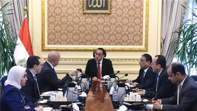 رئيس الوزراء يتابع الموقف التنفيذي للمبادرة الرئاسية