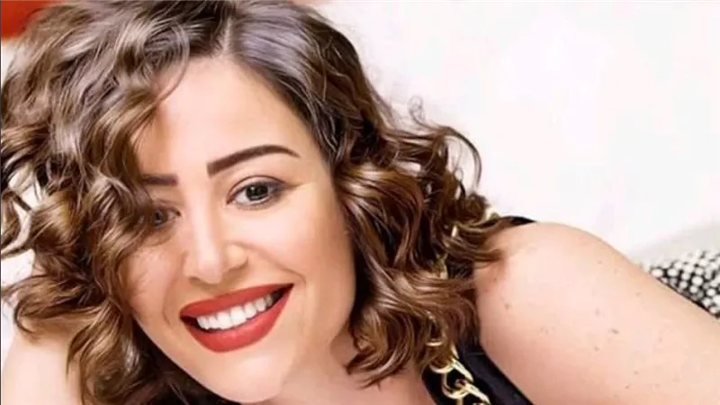إحالة  منة شلبي للمحاكمة الجنائية في اتهامها بحيازة مخدرات بمطار القاهرة