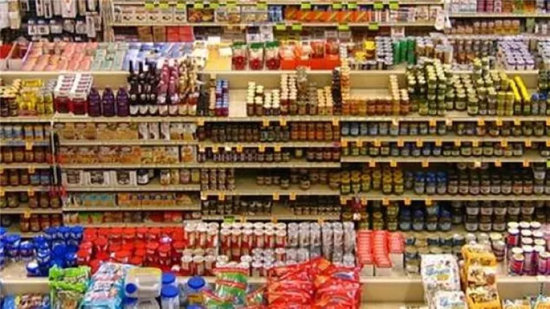 لضبط الأسواق ومواجهة ارتفاع الأسعار وجشع التجار .. الحكومة تغلق محال كل من يتلاعب بالاسعار
