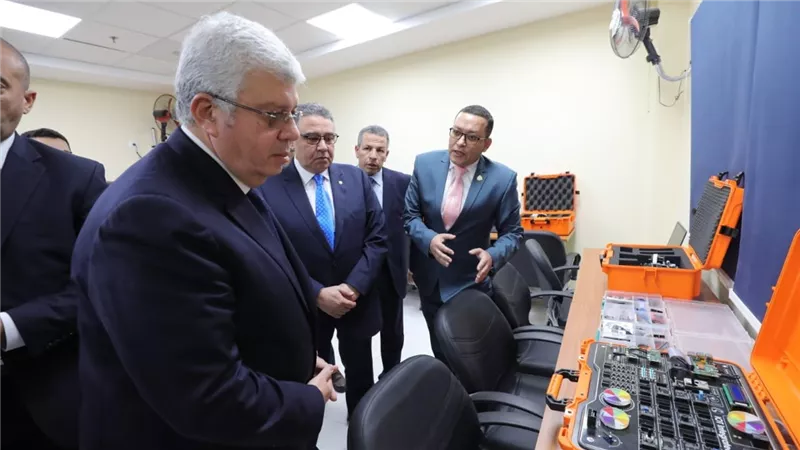 وزير التعليم العالي ومحافظ البحر الأحمر ورئيس جامعة الوادي يتفقدون الجامعة بالغردقة  