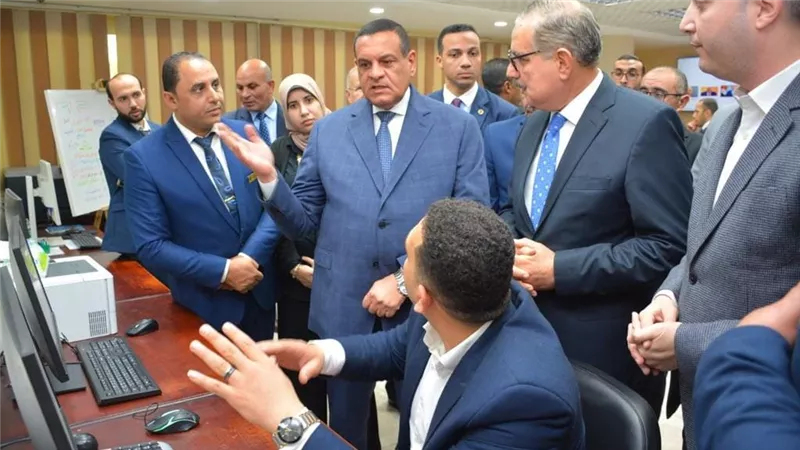 وزير التنمية المحلية ومحافظ كفر الشيخ يتفقدان مركز الجيومكانية بمقر المحافظة