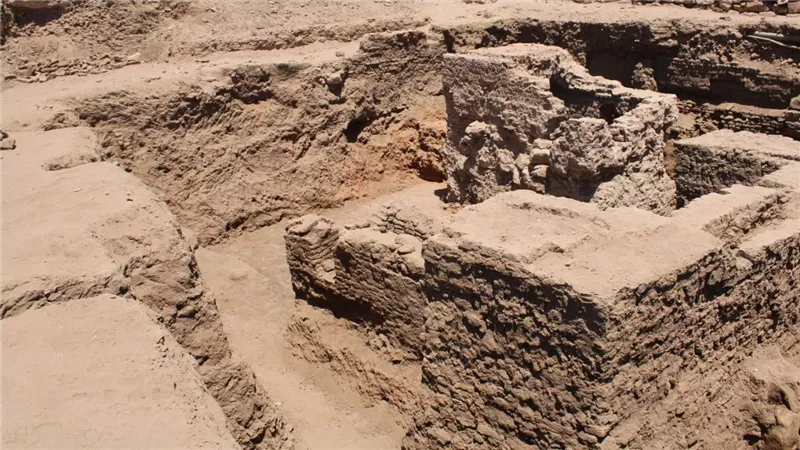 الآثار تعلن عن البدء في الكشف عن أجزاء معبد خنوم بإسنا