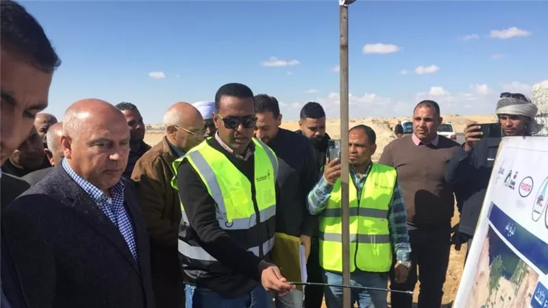 وزير النقل يتفقد مواقع العمل  بالخط الثاني للقطار الكهربائي السريع 