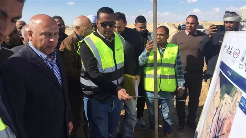 وزير النقل يتفقد مواقع العمل  بالخط الثاني للقطار الكهربائي السريع 