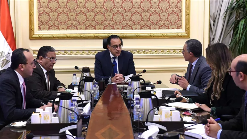 مدبولي يتابع مع رئيس هيئة الاستثمار خطط الترويج للفرص الاستثمارية 