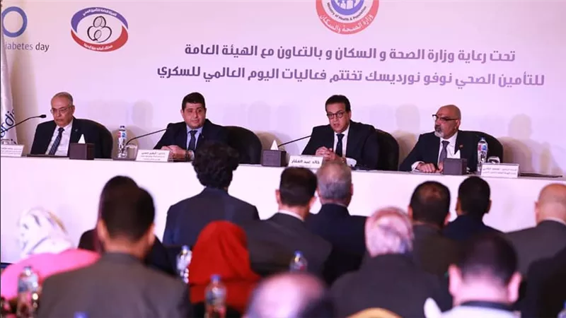 وزير الصحة يتسلم شهادة موسوعة «جينيس» للأرقام القياسية لتوعية 523 طفلًا مصابًا بالسكر من النوع الأول