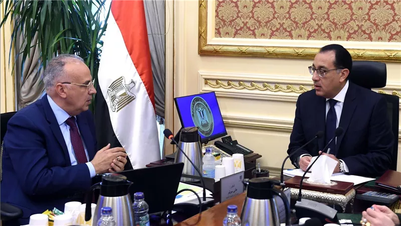 رئيس الوزراء يتابع مع وزير الري عدداً من الملفات