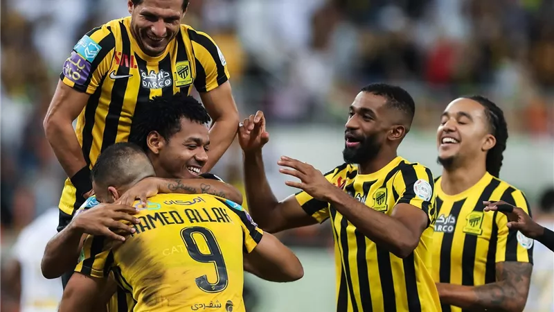 الدورى السعودى.. اتحاد جدة يضرب التعاون بثلاثية بمشاركة حجازى وطارق