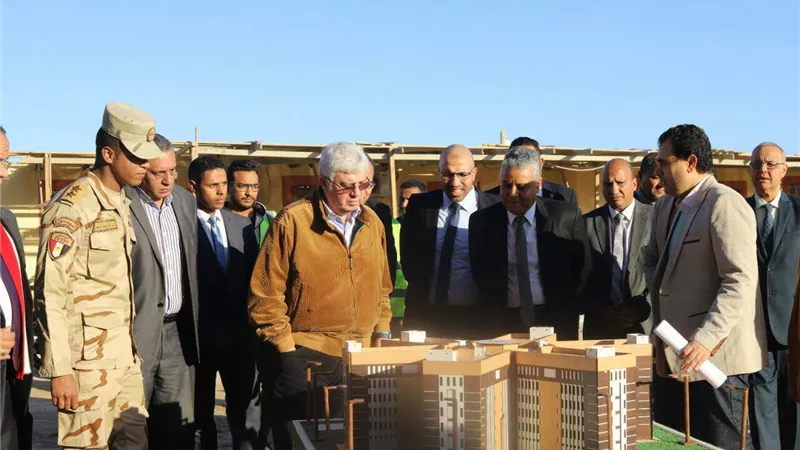 وزير التعليم العالى يتفقد المنشآت الجديدة بجامعتى  جنوب الوادي الحكومية والأهلية 