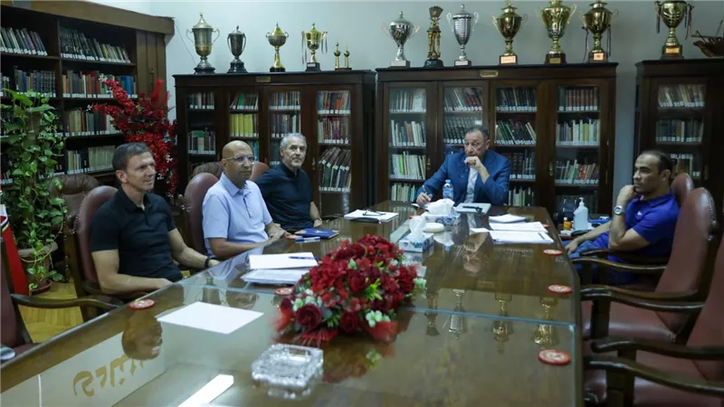 الخطيب يجتمع مع كولر لحسم الراحلين عن الأهلي فى يناير