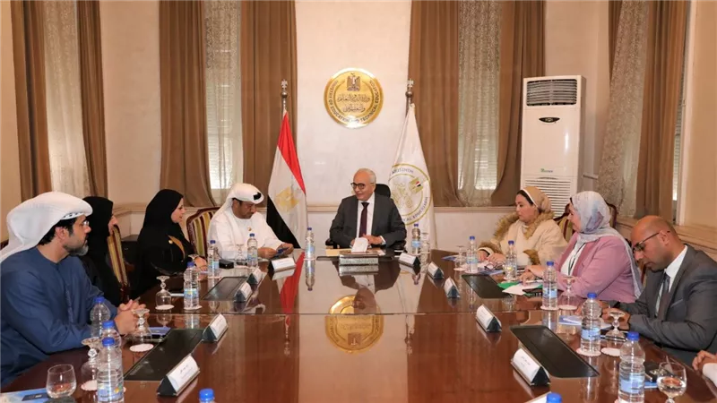 وزير التعليم يلتقى بوفد الأمانة العامة لجائزة خليفة التربوية للتعريف بأهداف الرسالة