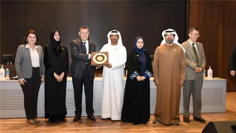 رئيس جامعة عين شمس يستقبل وفد الأمانة العامة لجائزة خليفة التربوية الإماراتية  