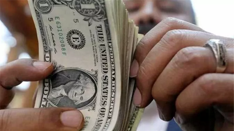 أسعار الذهب والدولار.. مفاجآت غير متوقعة للمصريين