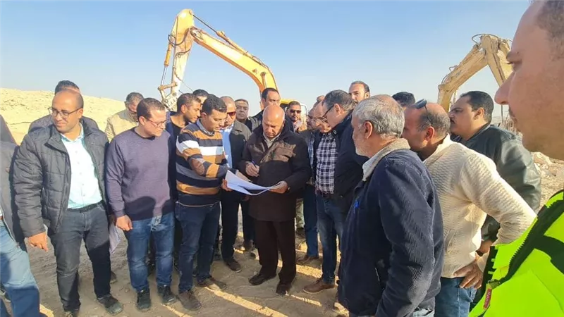 وزير النقل يتفقد مواقع العمل بالخط الثاني للقطار الكهربائي السريع