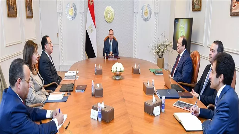 الرئيس السيسي يتابع  جهود وزارة الكهرباء الخاصة بالتغذية الكهربائية للمشروعات القومية