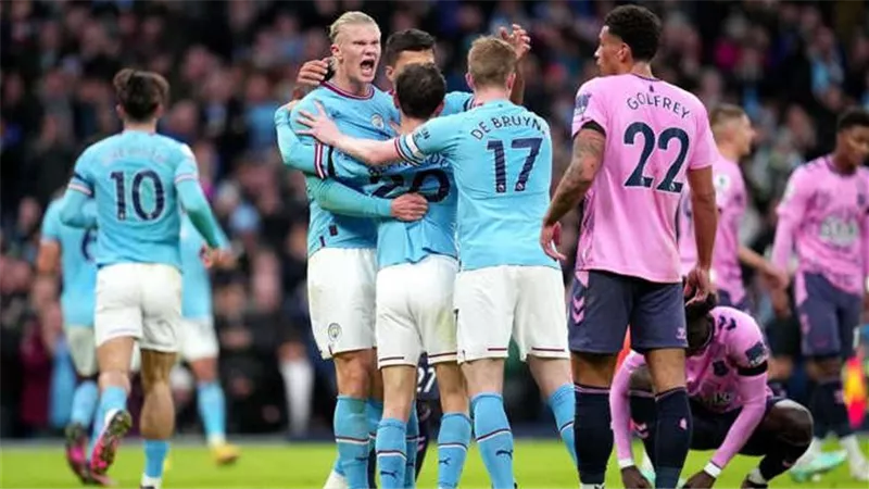 الدوري الإنجليزي.. مانشستر سيتي يتعادل مع إيفرتون ويفقد نقطتين