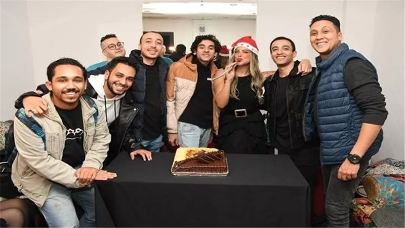 أبطال مسرحية سيدتي الجميلة يحتفلون بالكريسماس مع الجمهور 